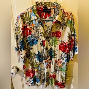 Men's no boundaries casual tropical button down.